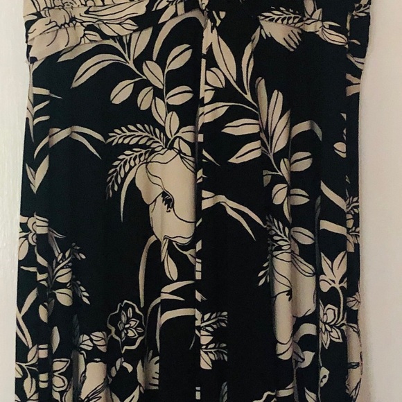 Evan Picone Dresses & Skirts - Evan Picone Black Dress with Cream Floral Print
